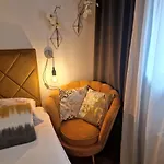 Milos ماكارسكا