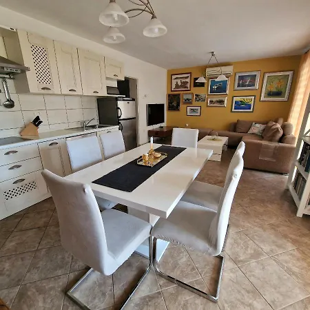 Apartment Milos *